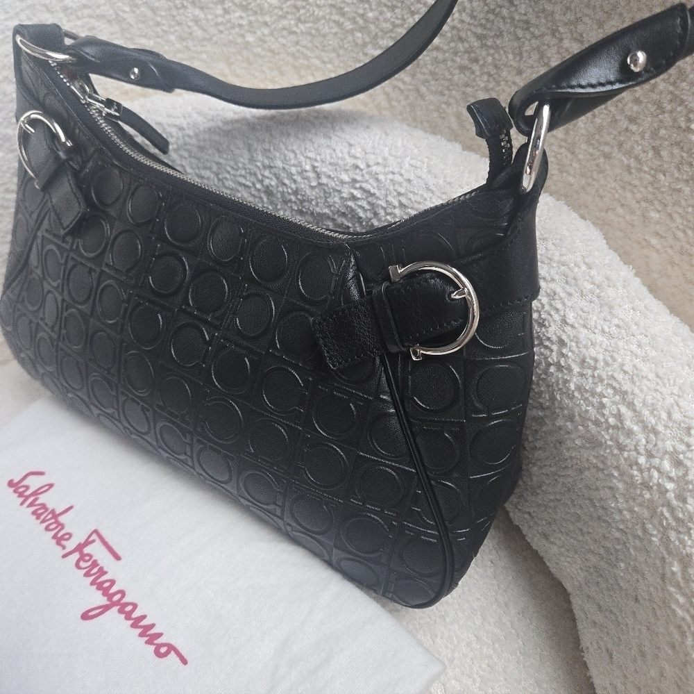 Salvatore Ferragamo Black Gancini Leather Shoulder Bag EUC - Picture 1 of 17